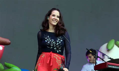  Il Festival Ritmo Latino: Un Esplosione di Musica e Folclore Colombiano con Ximena Sariñana! 