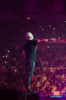 L'Entusiasmante Concerto di Eros Ramazzotti: Una Serata Intima con il Re della Musica Italiana