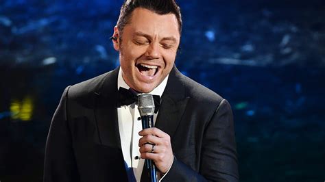  Il Concerto di Tiziano Ferro: Melodie Emozionanti e Un Pubblico Innamorato